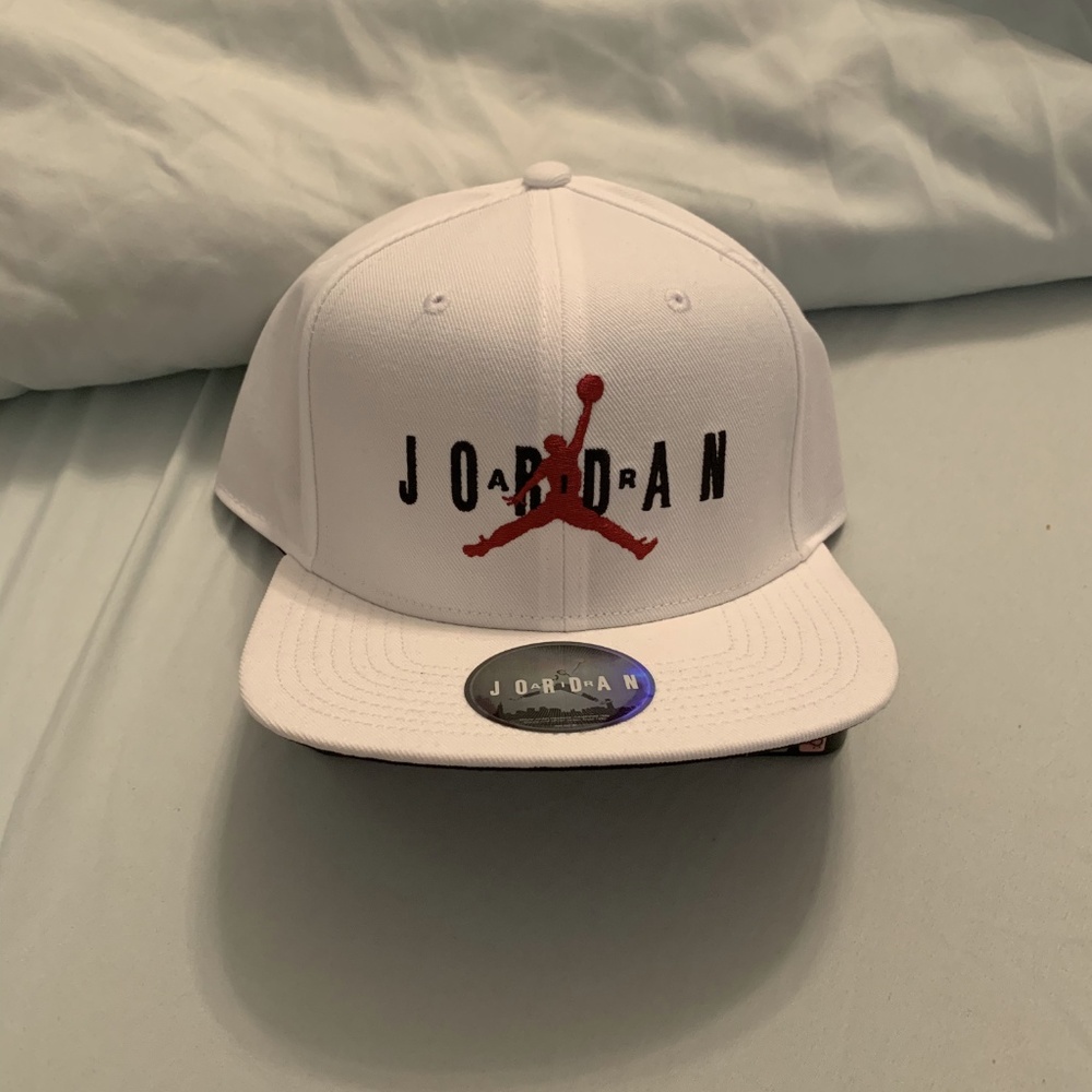 BNWT White Jordan Jumpman Air Pro Snapback Hat